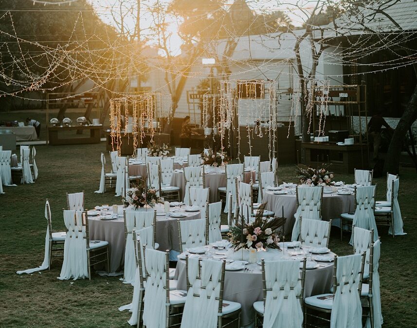 How to plan wedding reception seating?